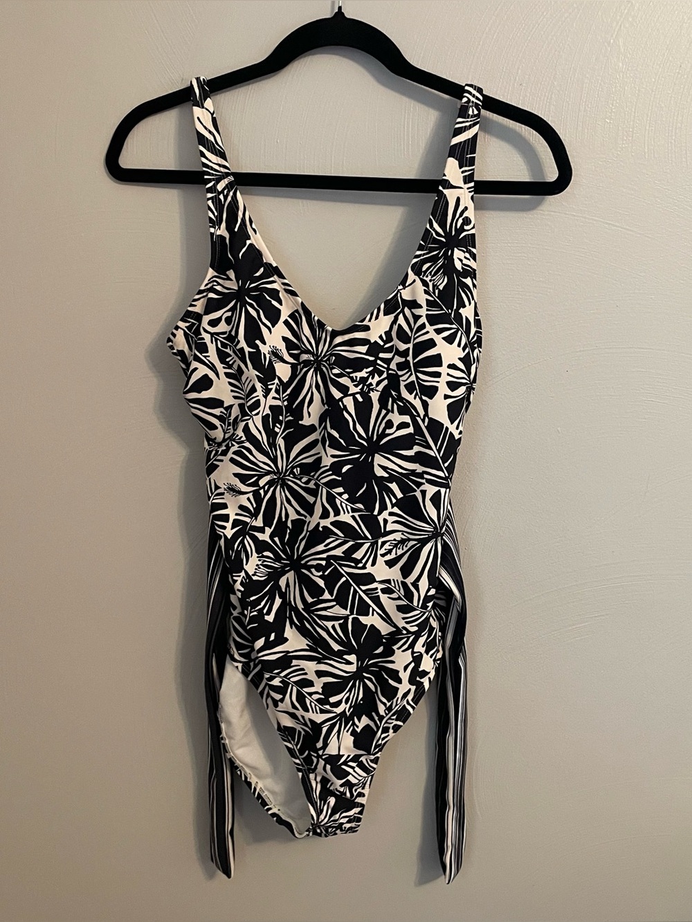 Ellen Tracy One Piece Swim Suit NWT Size 10